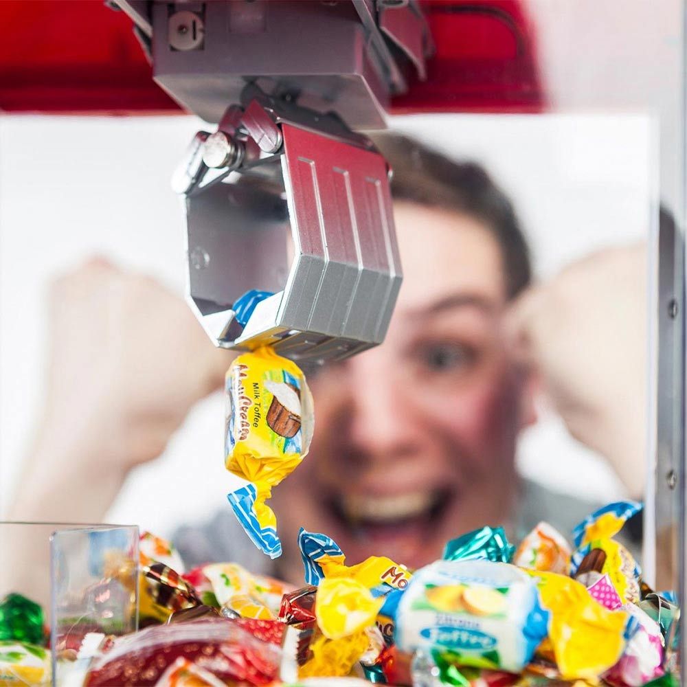 Grab Candy 或玩具机分配器，用于抓取糖果或糖果