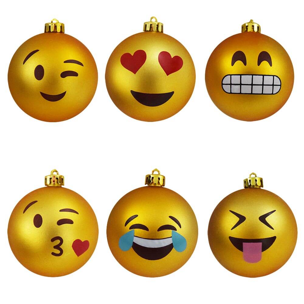 圣诞树表情装饰上的笑脸球