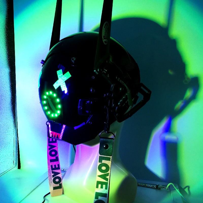 带 LED 照明的 LED 派对头盔