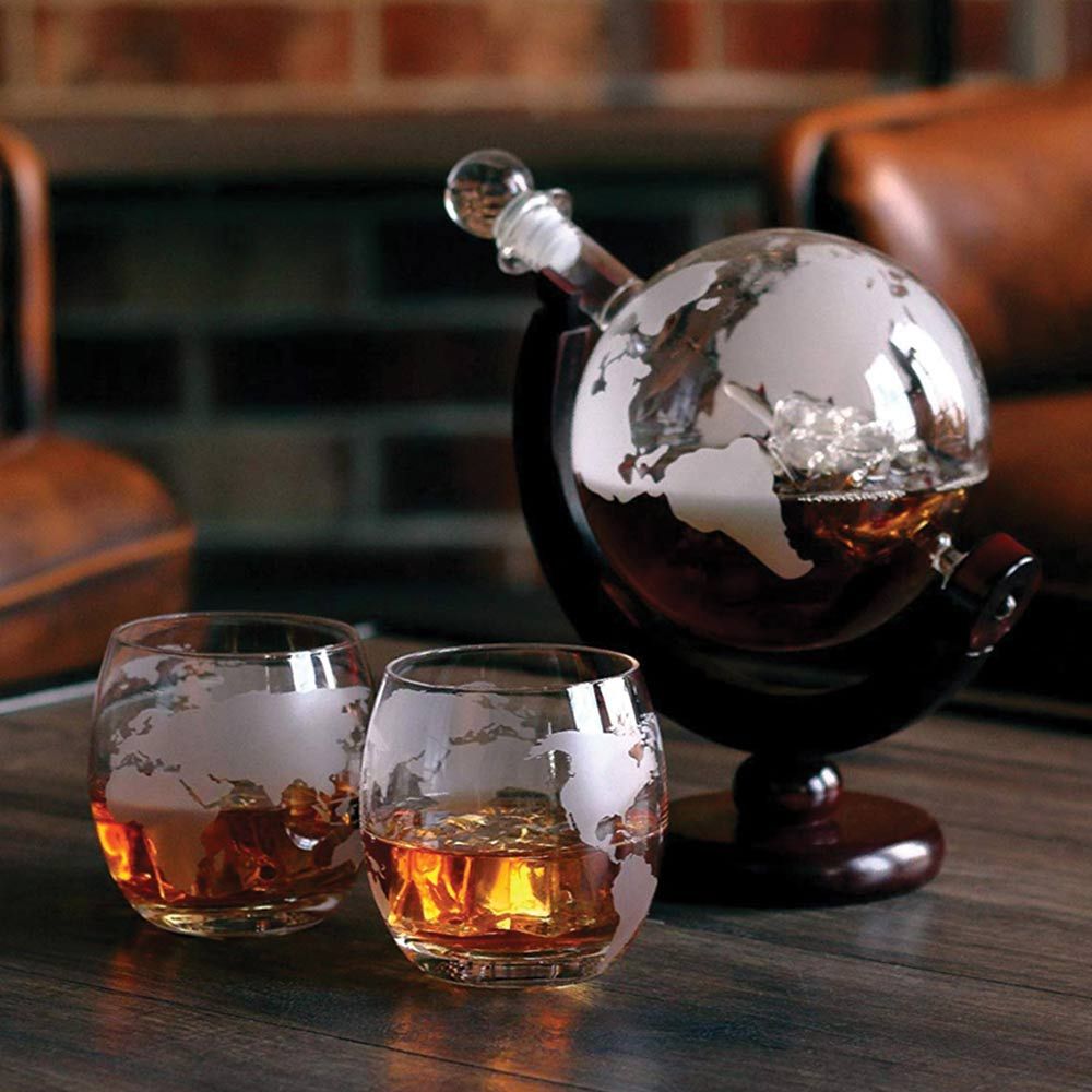 威士忌设置成地球的形状