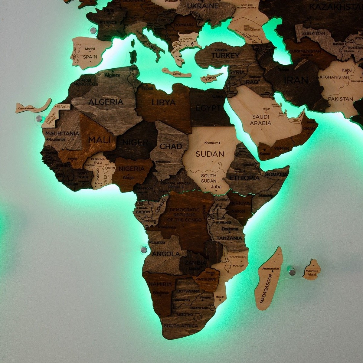 木制世界地图与led背光